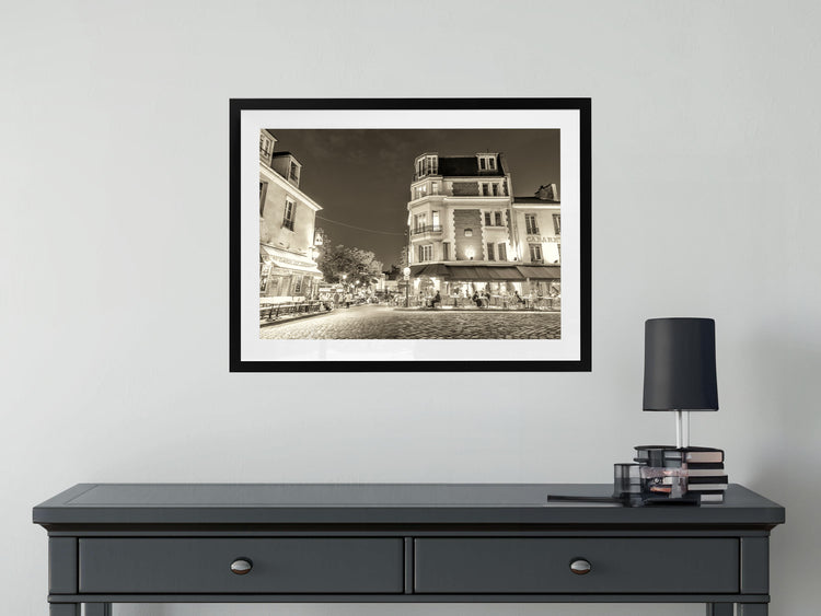 Café Glow in Montmartre