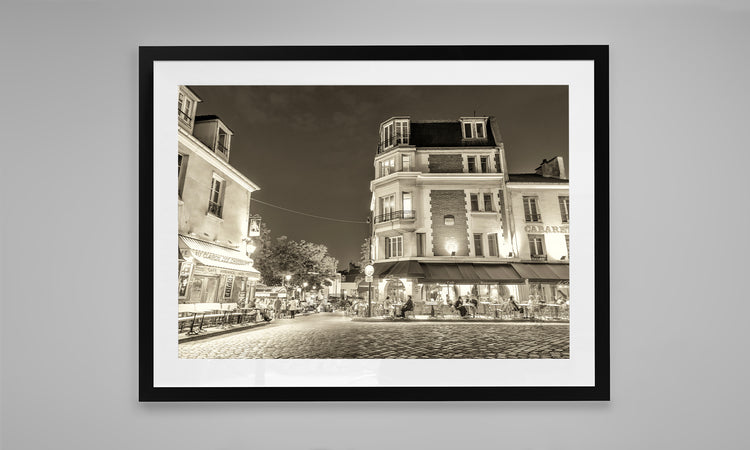 Café Glow in Montmartre