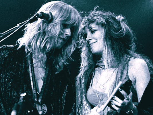 Fleetwood Mac - Stevie and Christie Performing on Stage (1977)